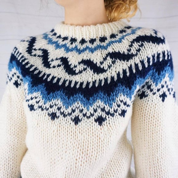 🍓VINTAGE WHITE CHUNKY KNIT SWEATER WITH BLUE ISLE PATTERN🍓 - Picture 3 of 4